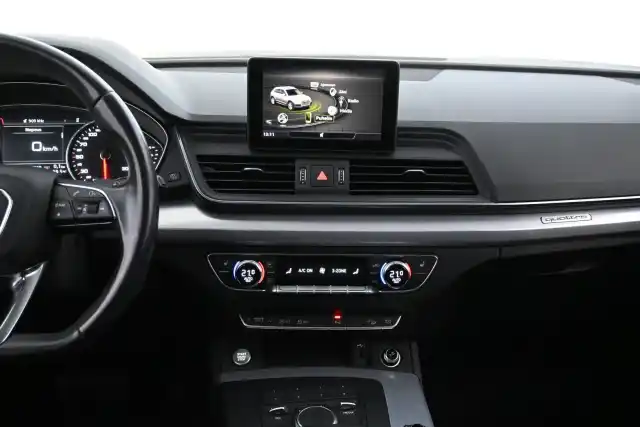 Valkoinen Maastoauto, Audi Q5 – MNM-885