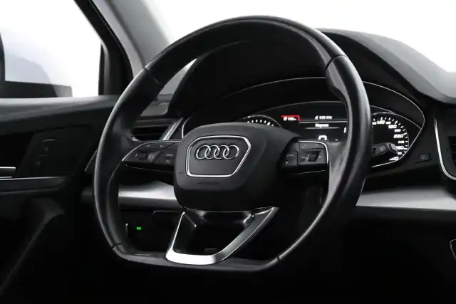 Valkoinen Maastoauto, Audi Q5 – MNM-885