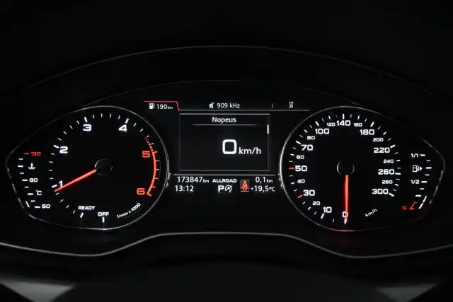 Valkoinen Maastoauto, Audi Q5 – MNM-885