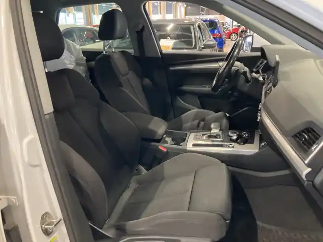 Valkoinen Maastoauto, Audi Q5 – MNM-885