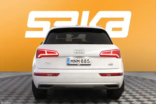 Valkoinen Maastoauto, Audi Q5 – MNM-885