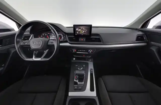 Valkoinen Maastoauto, Audi Q5 – MNM-885