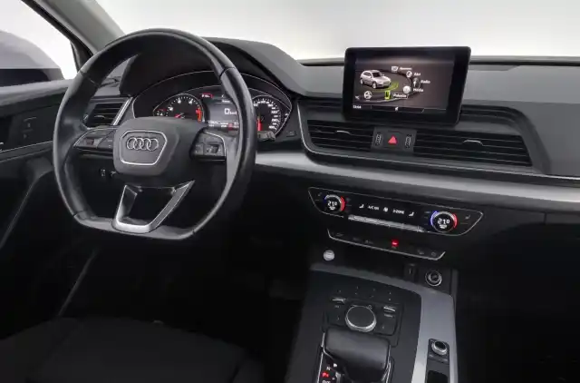 Valkoinen Maastoauto, Audi Q5 – MNM-885