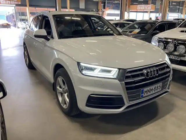 Valkoinen Maastoauto, Audi Q5 – MNM-885