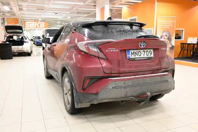 Punainen Maastoauto, Toyota C-HR – MNO-709