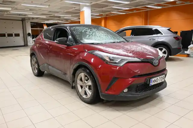 Punainen Maastoauto, Toyota C-HR – MNO-709