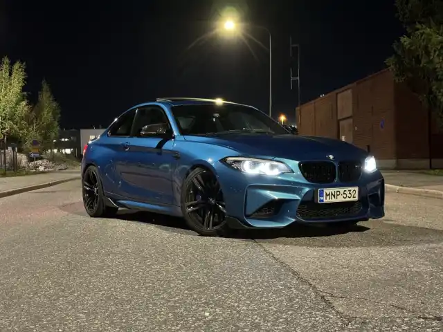 Sininen Coupe, BMW M2 – MNP-532