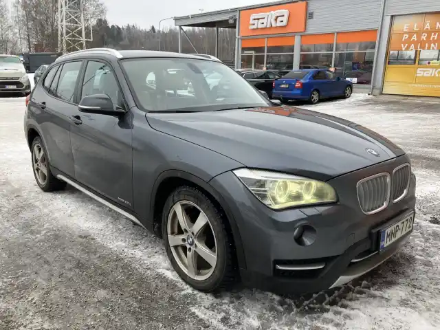 Harmaa Maastoauto, BMW X1 – MNP-772