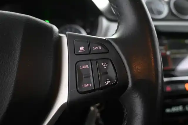 Valkoinen Maastoauto, Suzuki Vitara – MNR-208