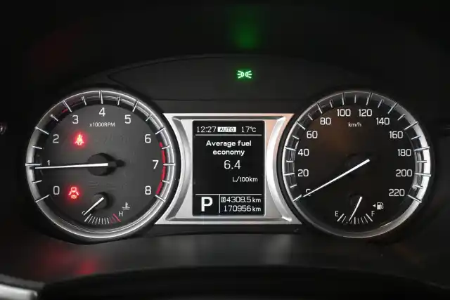 Valkoinen Maastoauto, Suzuki Vitara – MNR-208