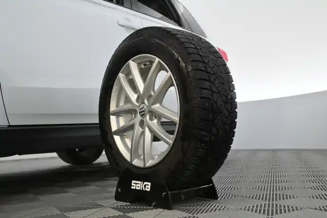 Valkoinen Maastoauto, Suzuki Vitara – MNR-208