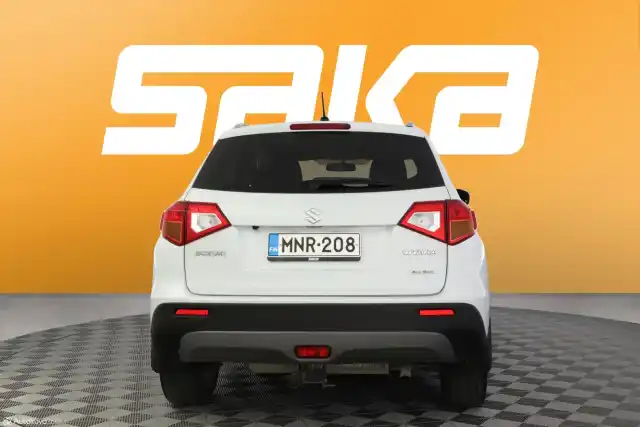 Valkoinen Maastoauto, Suzuki Vitara – MNR-208