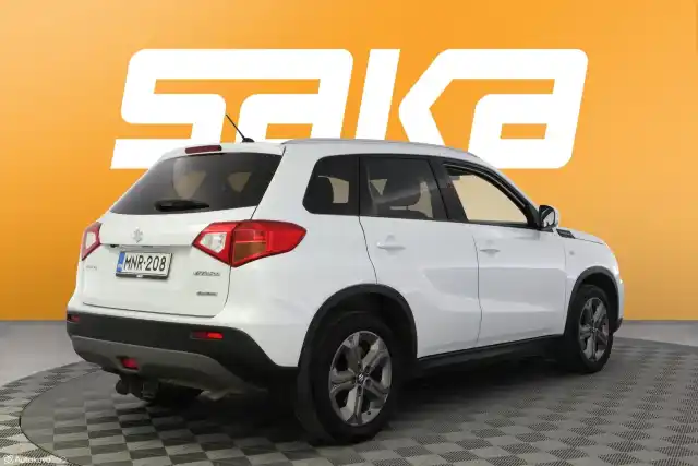 Valkoinen Maastoauto, Suzuki Vitara – MNR-208