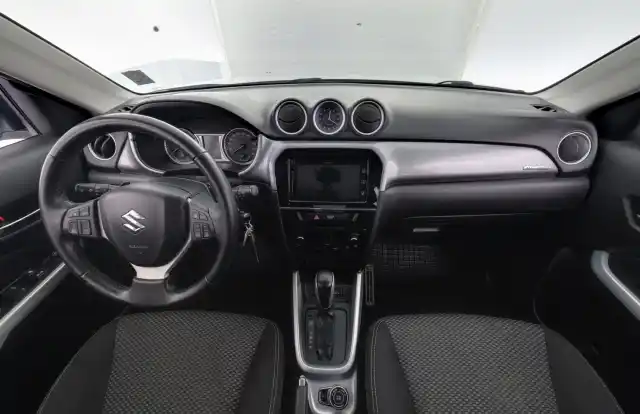 Valkoinen Maastoauto, Suzuki Vitara – MNR-208