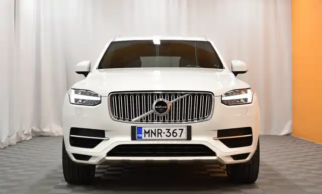 Valkoinen Maastoauto, Volvo XC90 – MNR-367