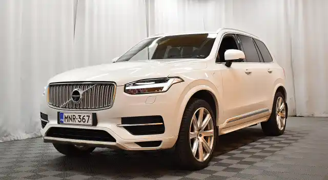 Valkoinen Maastoauto, Volvo XC90 – MNR-367