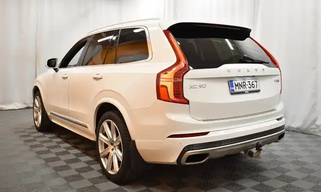 Valkoinen Maastoauto, Volvo XC90 – MNR-367