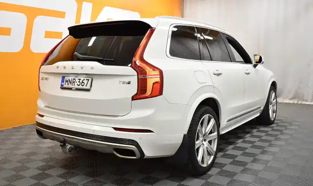 Valkoinen Maastoauto, Volvo XC90 – MNR-367