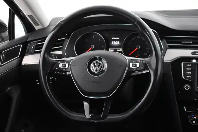 Musta Farmari, Volkswagen Passat – MNR-520