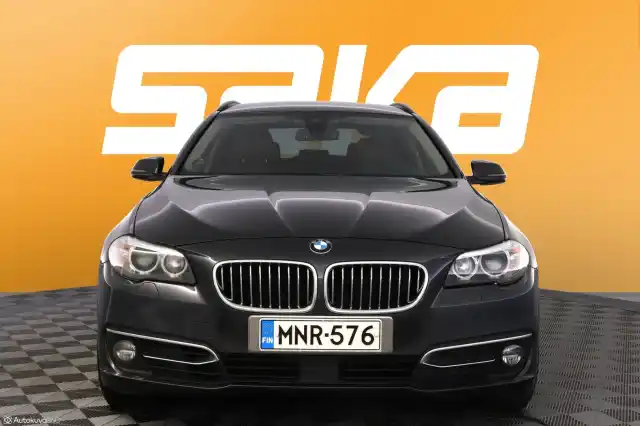 Musta Farmari, BMW 520 – MNR-576