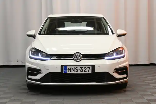 Valkoinen Viistoperä, Volkswagen Golf – MNS-327