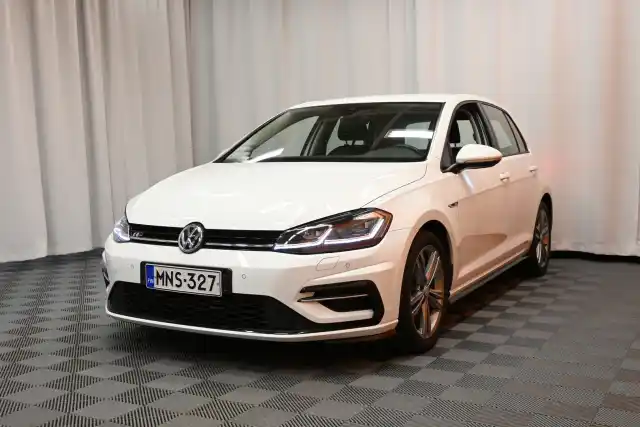 Valkoinen Viistoperä, Volkswagen Golf – MNS-327