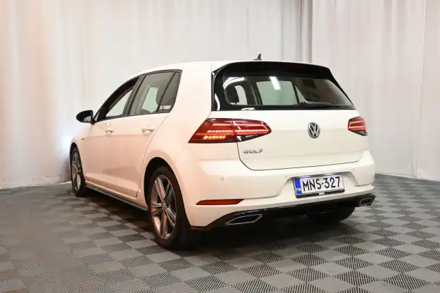 Valkoinen Viistoperä, Volkswagen Golf – MNS-327