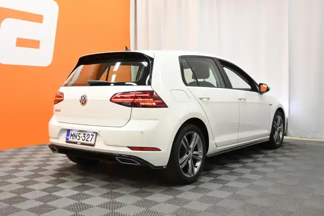 Valkoinen Viistoperä, Volkswagen Golf – MNS-327