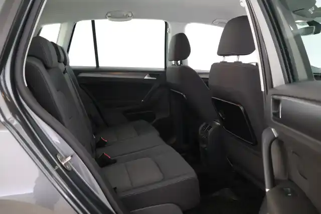 Harmaa Tila-auto, Volkswagen Golf Sportsvan – MNT-533