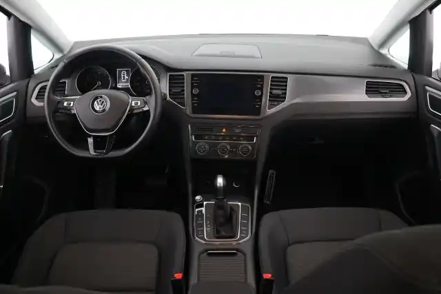 Harmaa Tila-auto, Volkswagen Golf Sportsvan – MNT-533