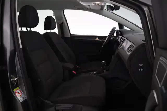 Harmaa Tila-auto, Volkswagen Golf Sportsvan – MNT-533