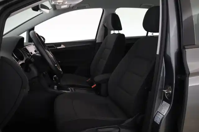 Harmaa Tila-auto, Volkswagen Golf Sportsvan – MNT-533