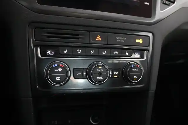 Harmaa Tila-auto, Volkswagen Golf Sportsvan – MNT-533