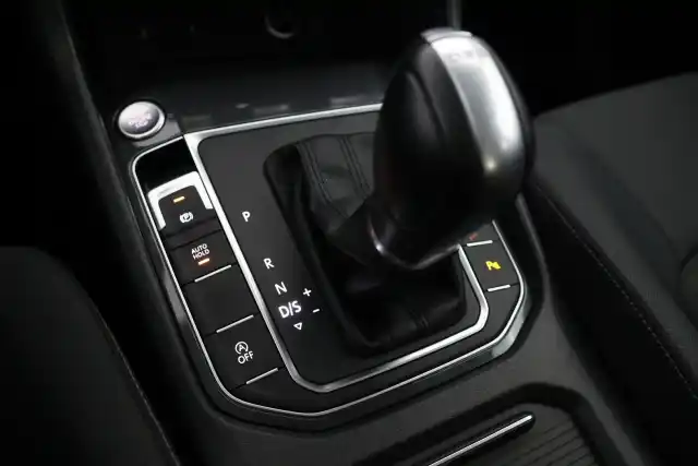 Harmaa Tila-auto, Volkswagen Golf Sportsvan – MNT-533
