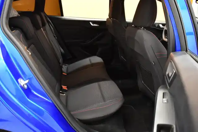 Sininen Farmari, Ford Focus – MNT-985