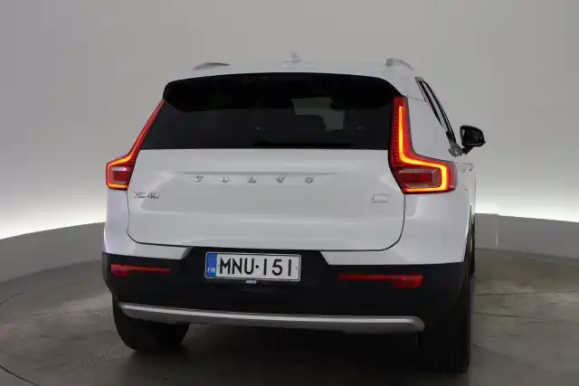 Valkoinen Maastoauto, Volvo XC40 – MNU-151