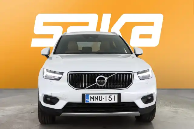 Valkoinen Maastoauto, Volvo XC40 – MNU-151