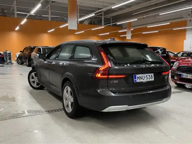 Harmaa Farmari, Volvo V90 Cross Country – MNU-538