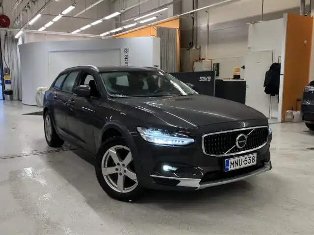 Harmaa Farmari, Volvo V90 Cross Country – MNU-538