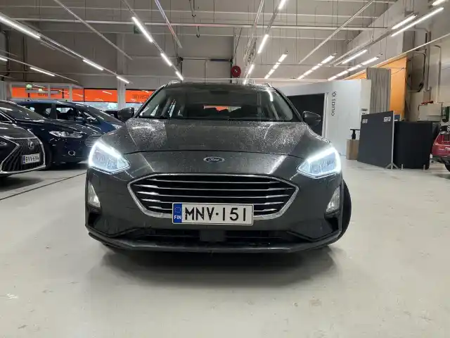 Harmaa Farmari, Ford Focus – MNV-151