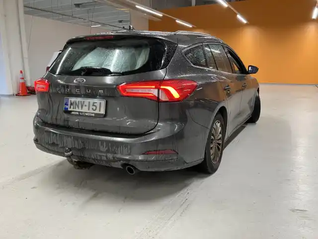 Harmaa Farmari, Ford Focus – MNV-151