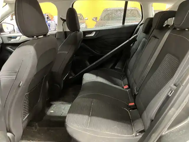 Harmaa Farmari, Ford Focus – MNV-151