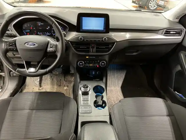 Harmaa Farmari, Ford Focus – MNV-151