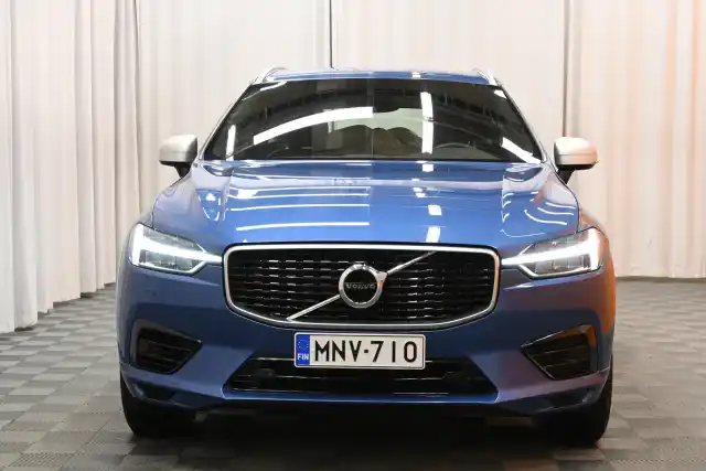 Sininen Maastoauto, Volvo XC60 – MNV-710