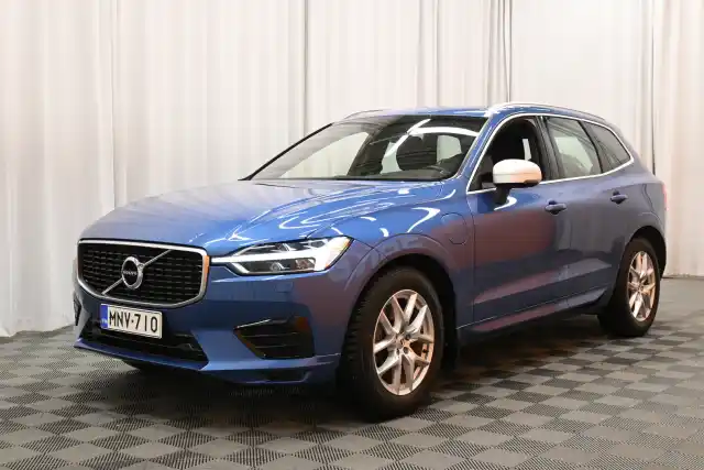 Sininen Maastoauto, Volvo XC60 – MNV-710