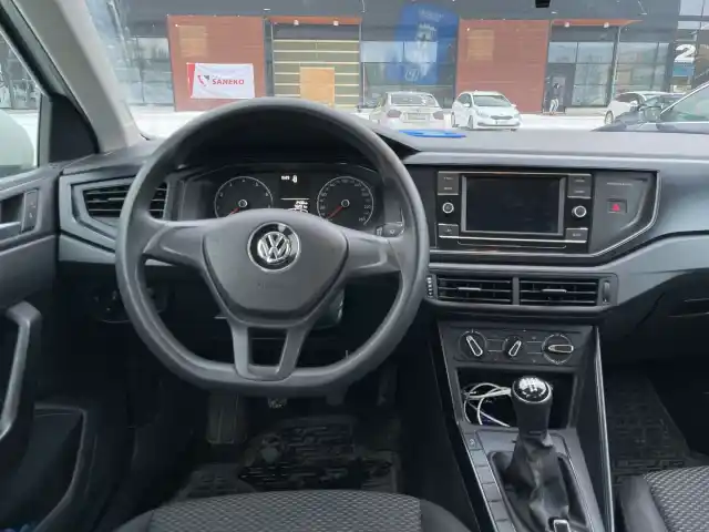 Valkoinen Viistoperä, Volkswagen Polo – MNX-445