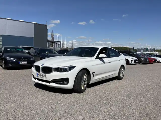 Valkoinen Sedan, BMW 320 Gran Turismo – MNX-500