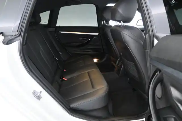 Valkoinen Sedan, BMW 320 Gran Turismo – MNX-500