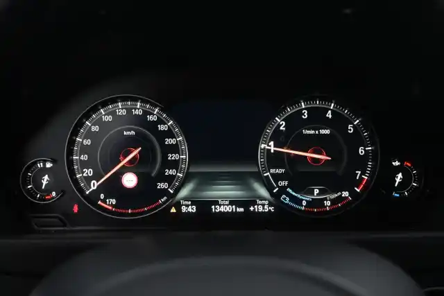 Valkoinen Sedan, BMW 320 Gran Turismo – MNX-500