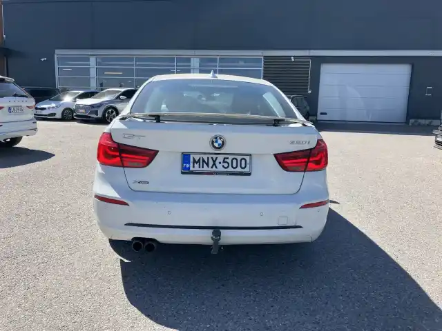 Valkoinen Sedan, BMW 320 Gran Turismo – MNX-500